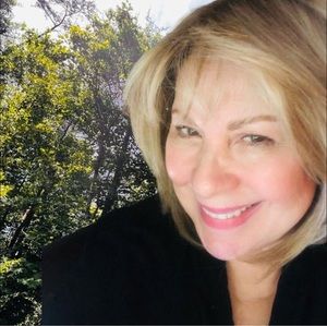 Meet your Posher, Dinorah